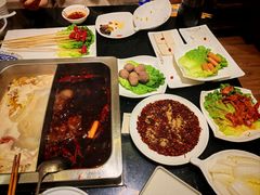 -百年川椒重庆老火锅(光谷店)