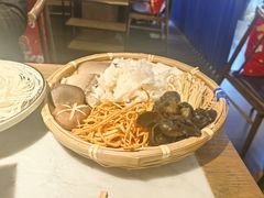 -尚尚仙·酸汤猪手·猪肚鸡火锅(华联万柳购物中心店)