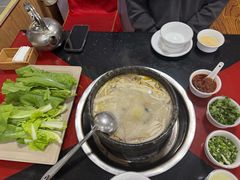 石锅松茸鸡-南渝食府.墨脱石锅松茸鸡