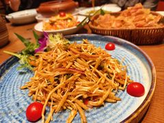 -老滇山寨•云南特色菜•地方菜•民族风情歌舞表演(金碧店)