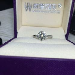 -威德钻石-克拉钻大本营(南京东路店)