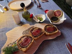 惠灵顿牛排-弦月窗LUNETTE BY AMANDA(复兴路店)