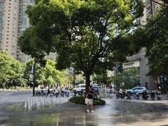 -瑞虹新天地月亮湾