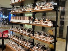 面包甜点陈列柜-Laderach 莱德拉(上海环贸iapm店)