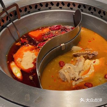 位置很好找,地铁口出来就一眼能看到