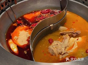 位置很好找，地铁口出来就一眼能看到