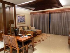 -三亚湾海居铂尔曼度假酒店