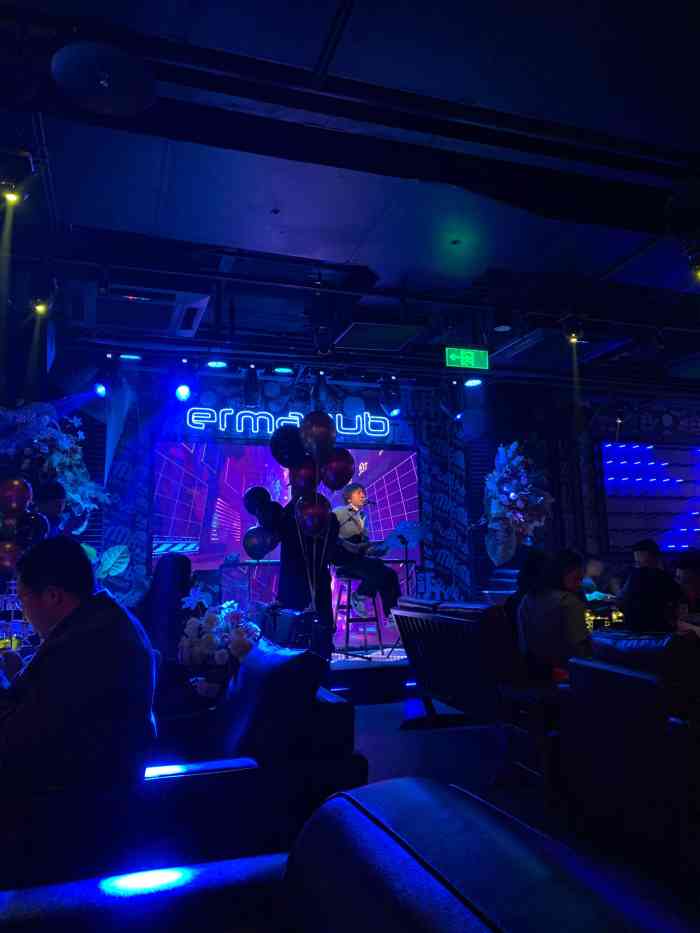 贰麻酒馆(百家湖1912店)-"贰麻酒吧的酒度数不高,适合我们这种酒量差.