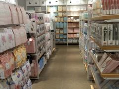 -名创优品(北京新中关购物中心地铁层店)