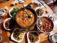 -临江餐馆二楼美食部落