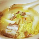 苦瓜炒蛋教程：1.准备苦瓜、鸡蛋、葱