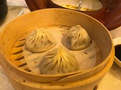 特色蟹粉小笼-新镇江酒家(南京西路店)