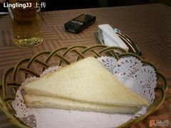 送的白面包-小白桦西餐厅