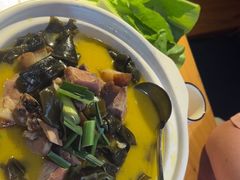-帅巴人舅母子腊蹄民俗村