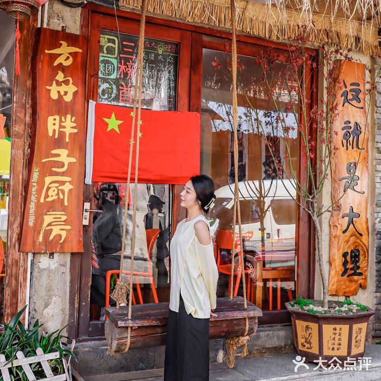 无比怀念茅草屋下鲜甜的野生菌菇鸡汤!