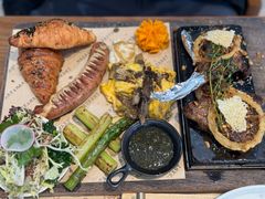 -Mark&Mars Restaurant
