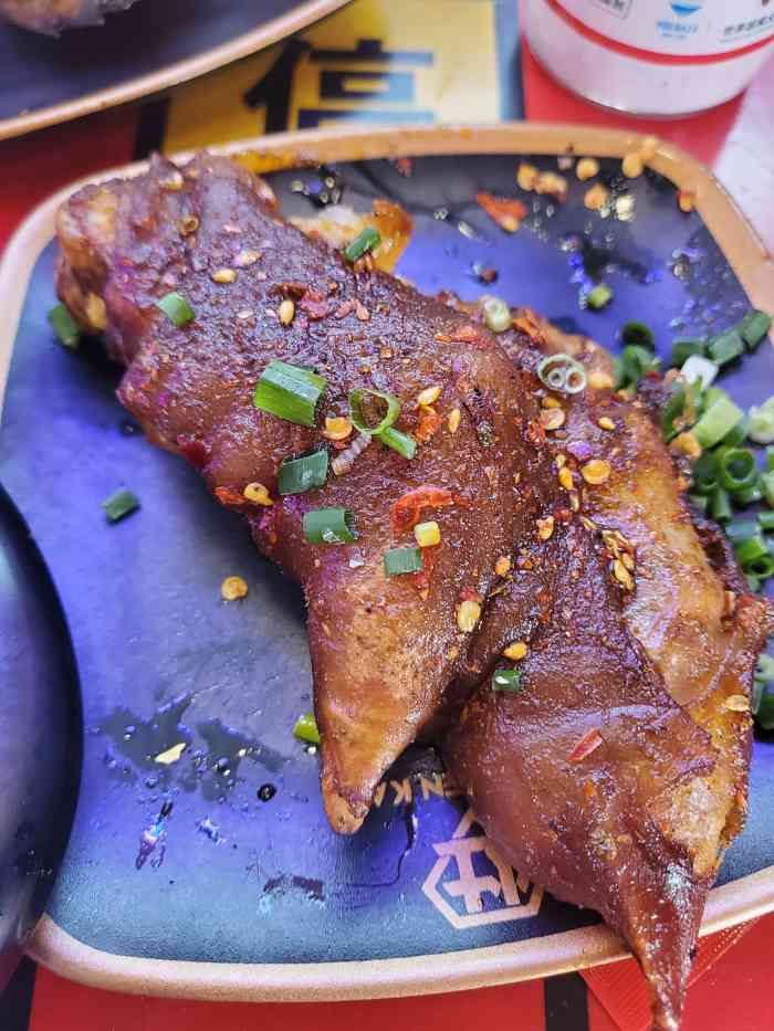 灶门坎卤味烧烤(太古里店)-"伴着小雨去吃的烧烤,店面装修的很别致,现