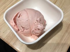 草莓冰淇淋-满记甜品(巴黎春天宝山店)