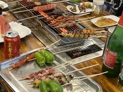 -哈尔滨小酒馆·鲜肉现穿自助烧烤(康新花园店)