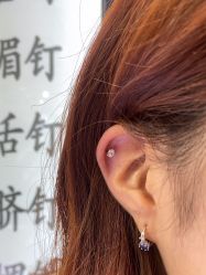 -花师傅专业手穿耳洞打耳洞穿孔