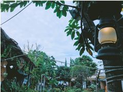 -茅草房·河畔园林火锅