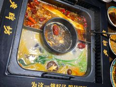 -老牌坊云南鱼豆花火锅(哈西万达店)