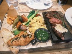 -Mark&Mars Restaurant