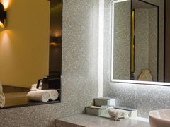 -上海虹桥中心爱琴海亚朵S酒店