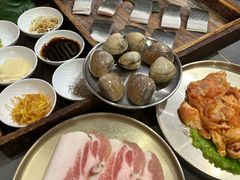 -围炉肉舍•炭烤活鳗•丹东海鲜烤肉(步行街店)