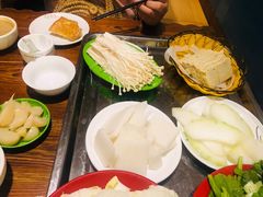 -洞庭洲·防空洞火锅·烧烤·铜锅涮肉(新百广场店)