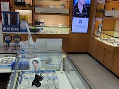 -光明眼镜·蔡司授权(徐泾店)
