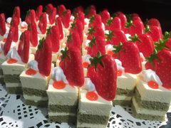 草莓慕斯-聚盛源蒸汽海鲜火锅烤肉自助(巨川金海岸购物广场店)