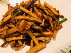 盐焗菌菇-丝路金桃·新疆菜(徐汇店)