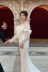 -现代经典婚纱摄影