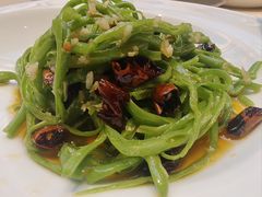 -阿瓦山寨·湘菜现炒·剁椒鱼头王(咸阳总店)