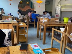 大堂-毛辣果·贵州红酸汤牛肉火锅(西单店)