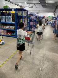 -逝水玩具折扣店