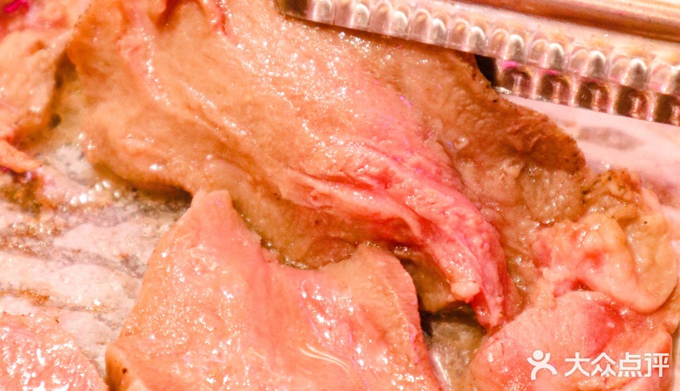 一道菜俘获你的芳心，论好吃还是牛周周·韩国烤肉的特色综合烤牛肠拼盘、无限续海带汤好吃