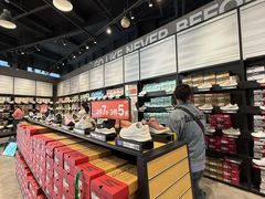 -百年港湾奥特莱斯(香炉礁店)