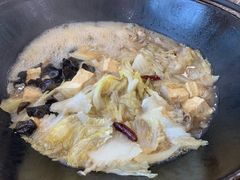 筋头巴脑铁锅炖-粘豆包柴火铁锅炖