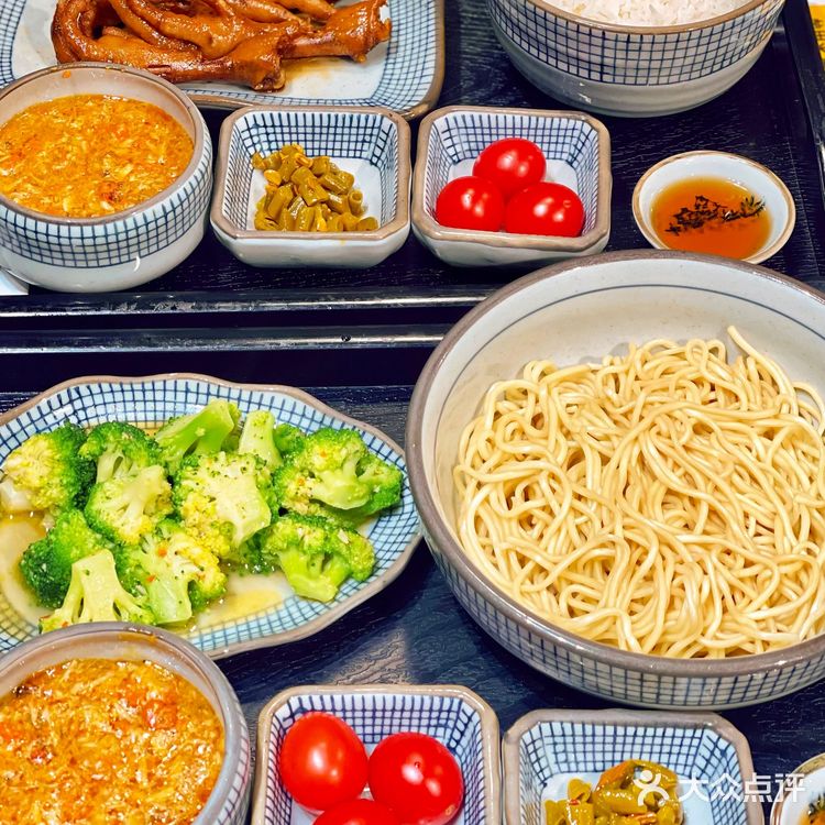 富到流油✨多如瀑布的蟹黄面，原来每碗用了十二只蟹‼️