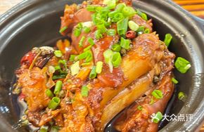 Hearty Braised Pig Trotter