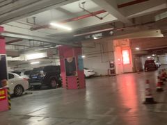 -丽丰购物中心·停车场