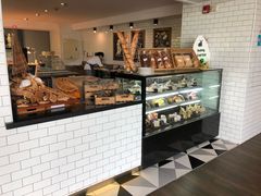 面包甜点陈列柜-昆山琶拉帝诗酒店·河畔咖啡厅Riverside Cafe