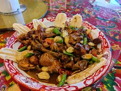 炒笨鸡-闯关东东北农家菜(崂山石老人店)