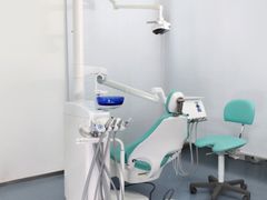 -岳辰齿科(浦东长泰店)