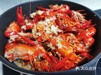 之前从菜场买了几次鲜活的小龙虾，自己洗自己烧