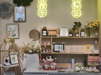 第一次来这家店「俏美甲」，一起玩的小姐姐推荐的