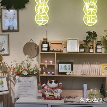 第一次来这家店「俏美甲」，一起玩的小姐姐推荐的