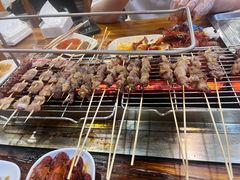 -哈尔滨小酒馆·鲜肉现穿自助烧烤(康新花园店)